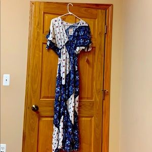 Extremely comfortable maxi dress with a slit